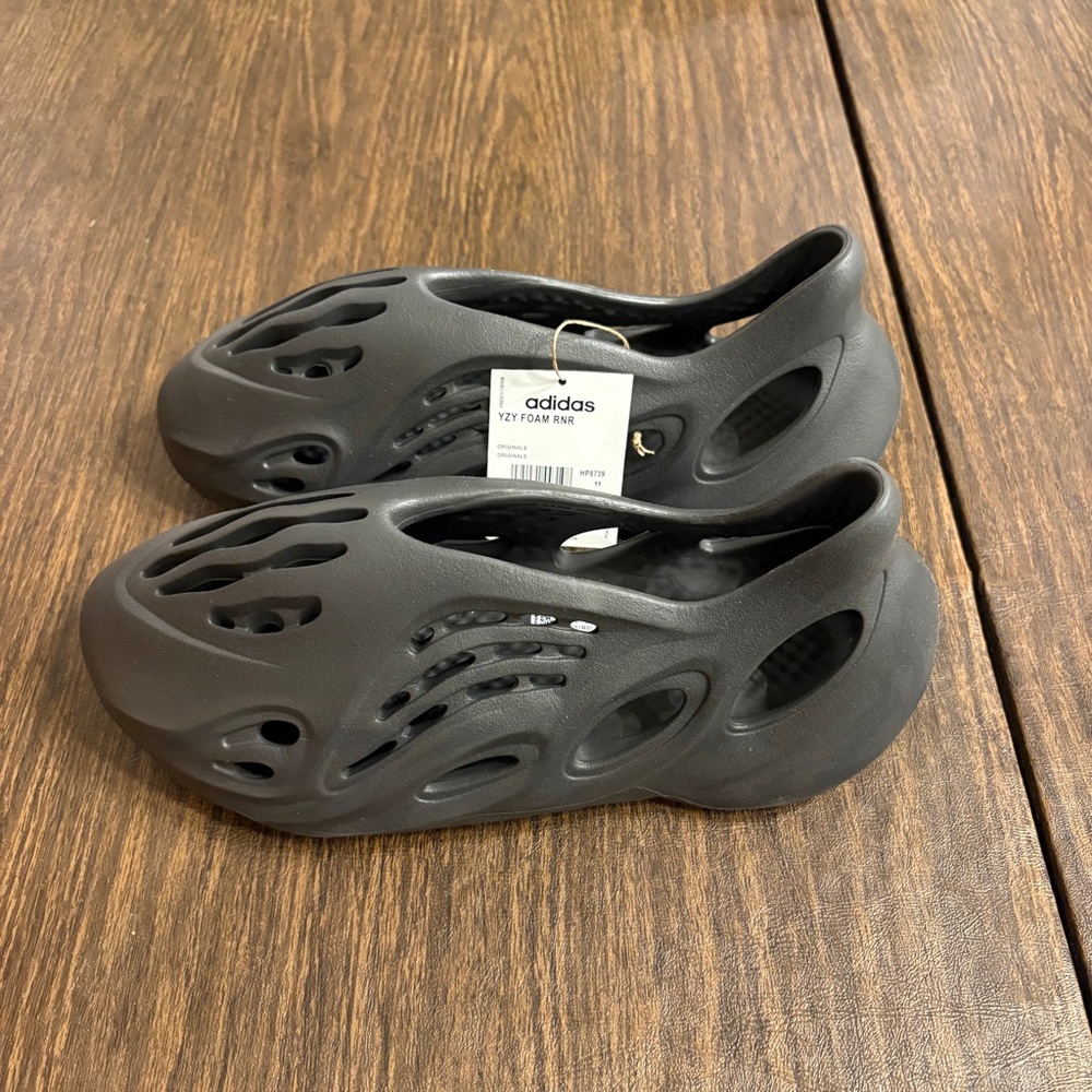 Yeezy Onyx Foam RNR
